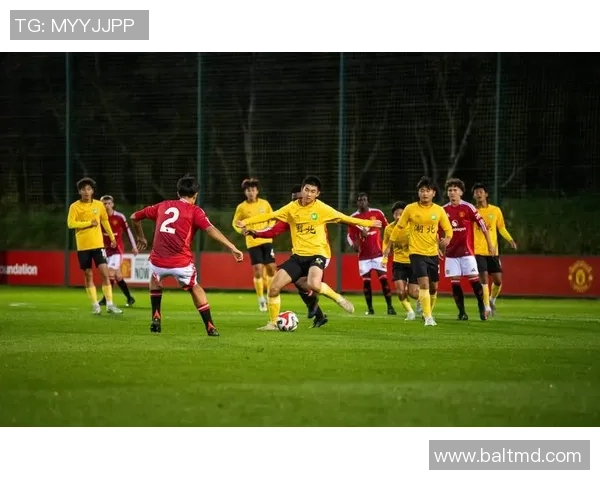 香港足球明星队携手舞龙传承传统文化展现团结精神 香港足球明星队携手舞龙传承传统文化展现团结精神